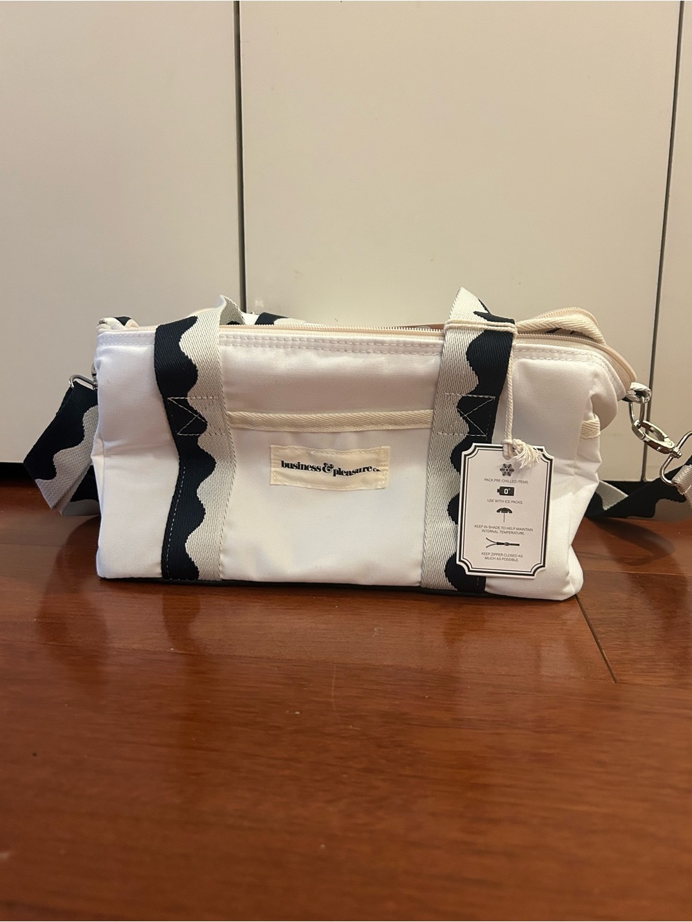 Business & Pleasure Co white and navy cooler bag nwt
